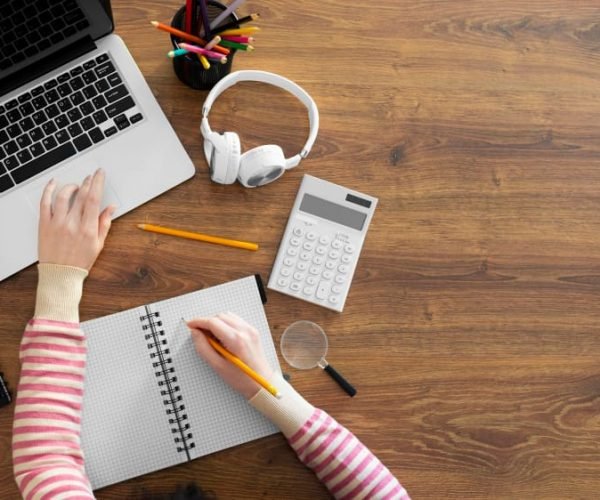 close-up-hand-taking-notes